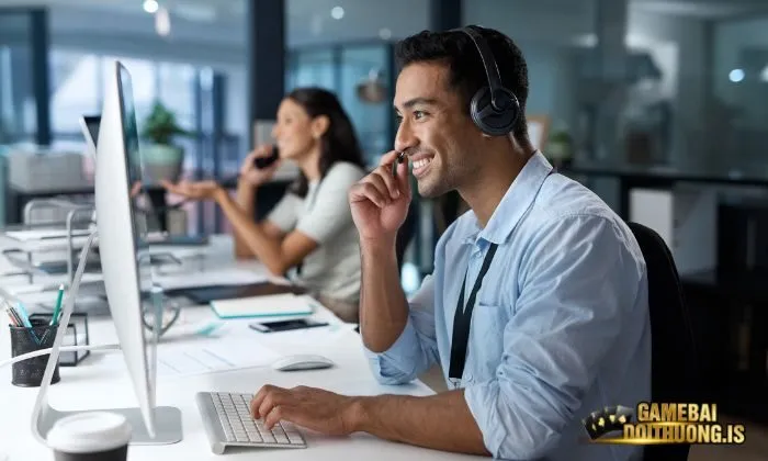 Đội ngũ nhân viên Hitclub sẵn sàng hỗ trợ người chơi 24/7