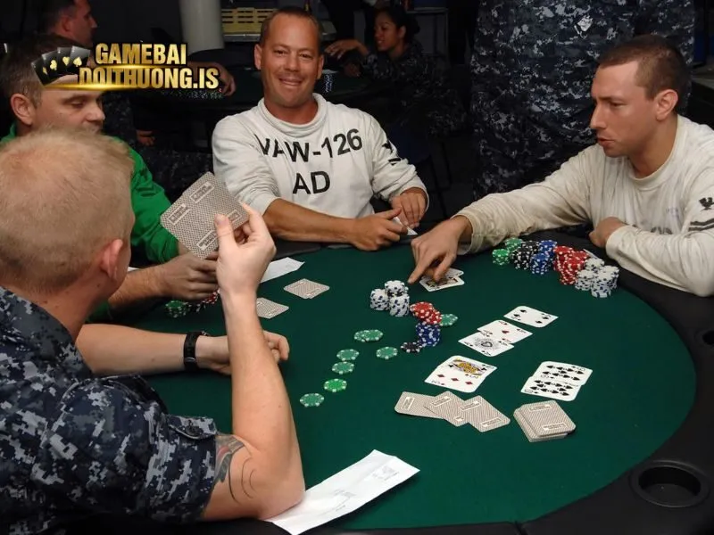 Chơi Poker tại V8 giao lưu cùng nhiều huyền thoại đánh bài